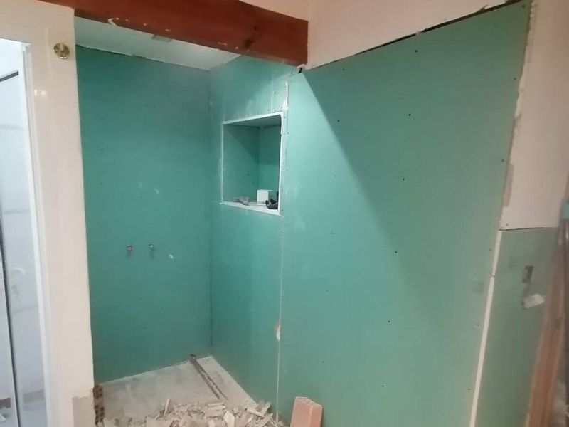 Impregnovaný sádrokarton v koupelně před obkládáním