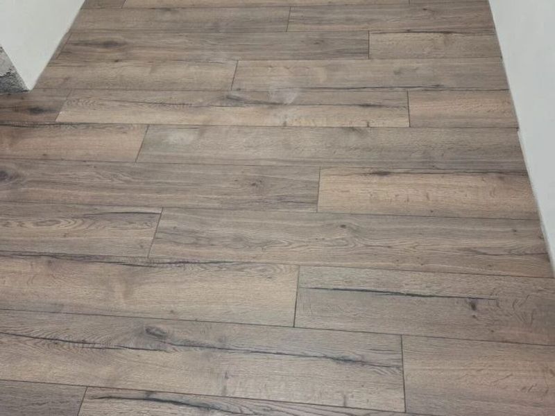 SPC vinylová podlaha s dekorem dřeva
